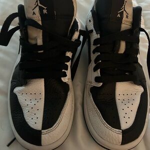 Nike Black and White Sneakers Classic Design